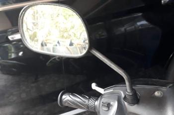 Musim Hujan, Kaca Spion Motor Mesti Resik 
