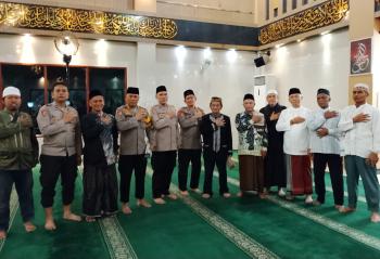 Tarawih Keliling, Polisi Perkuat Sinergi Kamtibmas dan Sosialisasi Layanan 110