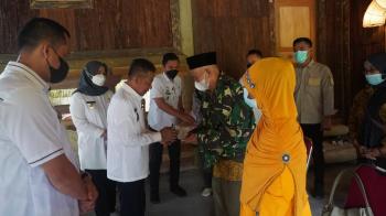 Peringati Hari Pahlawan, Pemkab Tubaba Berikan tali asih kepada Veteran