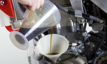 5 Penyebab Oli Mesin Motor Cepat Habis