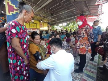 Walikota Bandar Lampung Sumbang Rp. 20 Juta per KK untuk Korban Kebakaran 