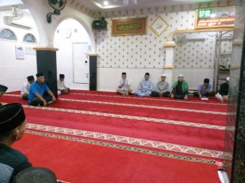 Pesan Kebersamaan Yayasan Alfian Husin - DPD PAN Menggema di Musholla Al Muqorobbin