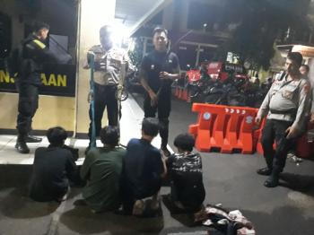 Bubarkan Aksi Tawuran di Bandar Lampung, Polisi Amankan 4 Remaja dan Sejumlah Sajam