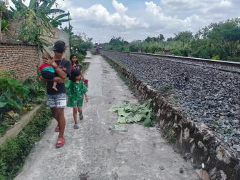 Pria Tanpa Identitas Tewas Tertemper Kereta Api di Kelurahan Surabaya 