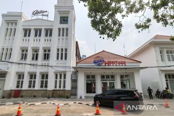 Menjaga Idelaisme di Tengah Tuntutan Pasar 