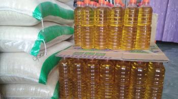 Stok Minyak Goreng Non Subsidi Di Pasar Tanggamus Banyak, Harga Rp24 Ribu Perliter