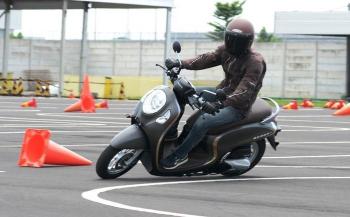 Ingin Aman Saat Menikung Menggunakan Sepeda Motor, Simak Tips Berikut 
