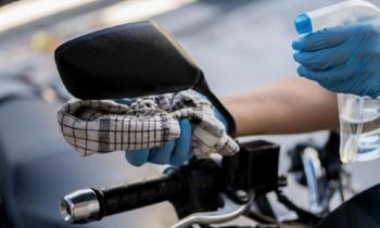 Dilarang Memakai Cairan Ini Saat Membersihkan Sepeda Motor