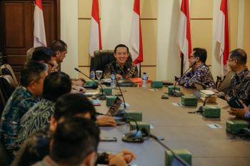 Pastikan Sekolah Rakyat Berjalan Optimal dan Tepat Sasaran, Sekdaprov Marindo Pimpin Rapat Evaluasi Sekolah Rakyat bersama BPKP