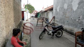 Geram, Warga Tutup Akses Jalur Tikus di Jalan AntasariÂ 
