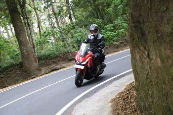 Begini Cara Naik Motor Matik di Tanjakan & Turunan