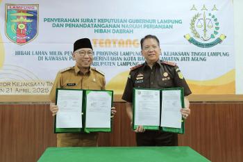 Gubernur Mirza Serahkan Surat Hibah Lahan di Kawasan Pusat Pemerintahan Kota Baru Kepada Kajati Lampung Kuntadi