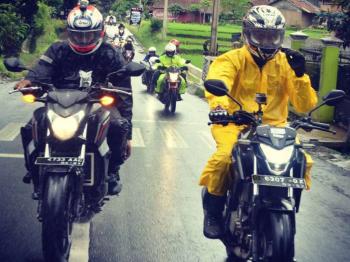 Tips Menggunakan Jas Hujan Agar Awet dan Tidak Bocor