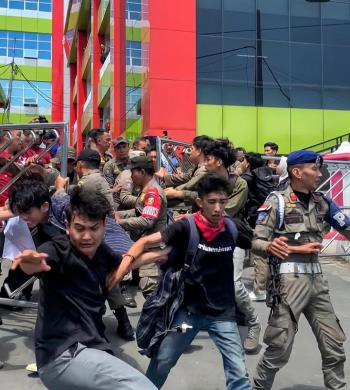 Ter-luluh Lantak-an: Kisah Kelam Aksi Protes Tiga Hari di Gedung Pemkot Bandar Lampung