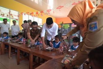 Lampung Awali Makan Bergizi Gratis, Libatkan Difabel di Dapur Sehat   