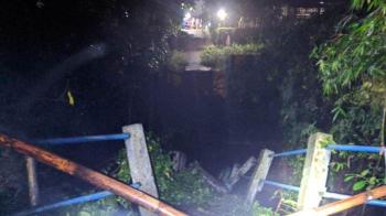 Jembatan Penghubung Dua Dusun Terputus Akibat Banjir, Seorang Warga Sempat Hanyut