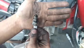 Cara Mengatasi Busi Motor Basah Oli