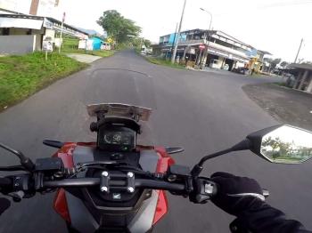Tips Aman Melewati Persimpangan Huruf T atau Pertigaan