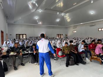 TDM Gelar Safety Riding Ke Mahasiswi Stikes Adila 