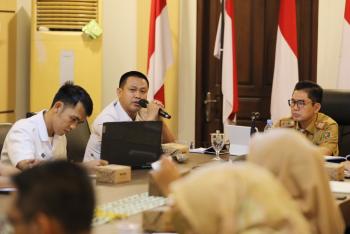 Pj. Sekdaprov Fredi SM Pimpin Rakor Pelaksanaan Program Makan Bergizi Gratis di Provinsi Lampung, yang Dihadiri Langsung oleh Satuan Pelayanan Pemenuhan Gizi dari Badan Gizi Nasional