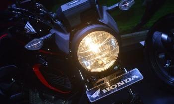 Lampu Motor Terus Menyala, Apakah Bikin Aki Tekor?   