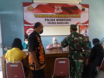 Babinsa Koramil 04/Windusari Dampingi Petugas Puskesmas Dalam Rangka Vaksinasi Merdeka Candi 